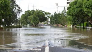 Zeci de mii de locuitori sunt evacuaţi din suburbiile oraşului Sydney din cauza inundaţiilor VIDEO