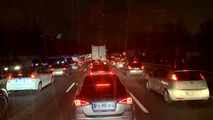 Atmosfera din capitala Franţei, în contextul generat de greva faţă de reforma pensiilor. FOTO