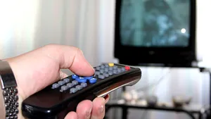 Cei care se uită prea mult timp la TV mor mai repede