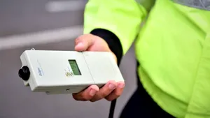 Anchetă disciplinară în cadrul IGPR, după ce doi poliţişti au fost prinşi băuţi la volan/ Unul dintre ei este şeful Poliţiei Sector 4