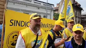 Protest al profesorilor în fața Ministerului Educației. Ei amenință să blocheze începutul de an școlar