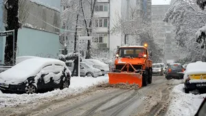 Ce străzi din Bucureşti vor fi închise joi noapte pentru deszăpezire