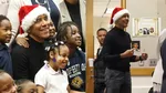Obama în rol de Moș Crăciun: Fostul președinte american le-a citit povești elevilor din Chicago
