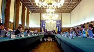 Boc: Legea salarizării va fi negociată cu FMI şi adoptată în şedinţă specială