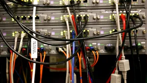 Ruter cu o capacitate de transmitere de 322 de terabiţi pe secundă, care va schimba Internetul