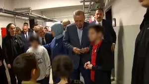 De ce le-a dat bani Erdogan copiilor înainte de vot