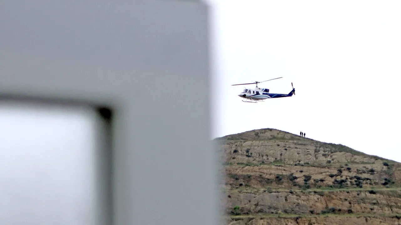 Elicopterul preşedintelui Iranului era un Bell 212 de fabricaţie americană. Aeronava a fost produsă în anii 60 şi s-ar afla în Iran dinainte de revoluţie