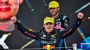 Aston Martin i-ar oferi lui Max Verstappen un contract de 1 miliard de lire sterline