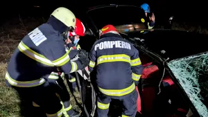 Accident cumplit în Constanţa. Trei persoane încarcerate, printre care un copil, în urma unui accident rutier