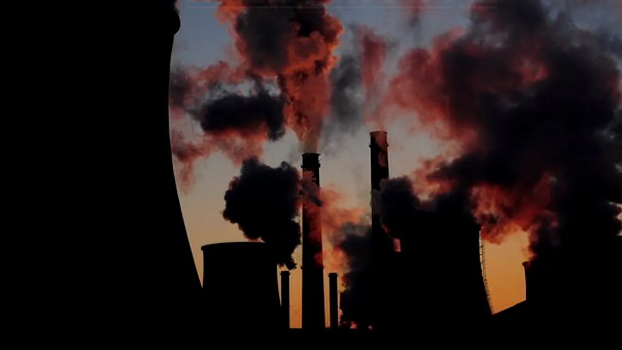 Control al Gărzii de Mediu la rafinăria Lukoil din Ploieşti. Oamenii se plâng că nu pot respira