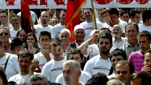 Veteranii gherilelor din Kosovo ameninţă cu atacuri armate pentru independenţa provinciei - Reuters