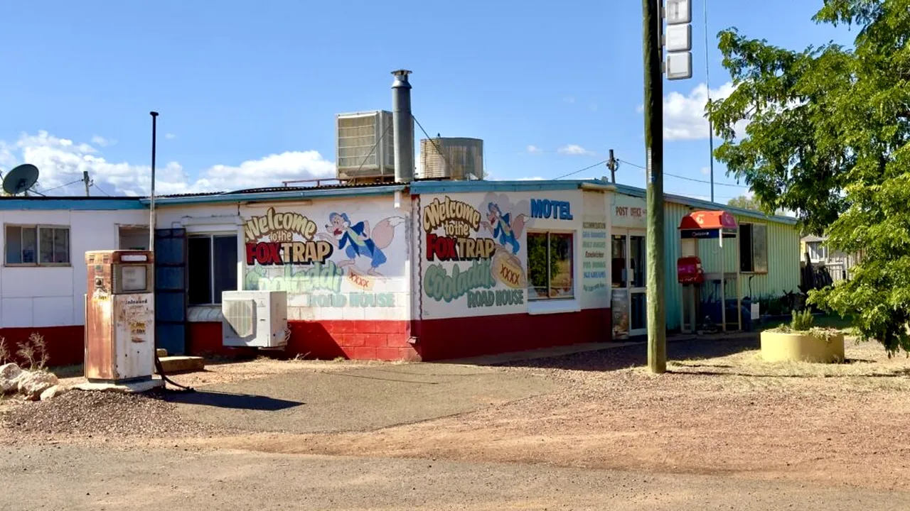 Un oraș întreg cu oficiu poștal și hotel, de vânzare la prețul unui apartament cu un dormitor