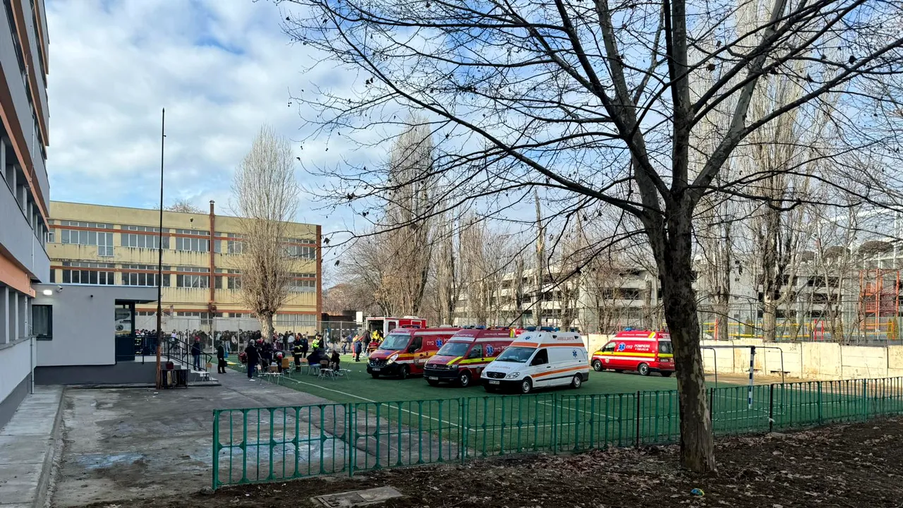 UPDATE/Spray iritant, folosit într-un liceu din Capitală. 28 de elevi, transportaţi la spital/Prefectul Capitalei cere o anchetă administrativă la unitatea de învăţământ/Poliţia a deschis un dosar penal