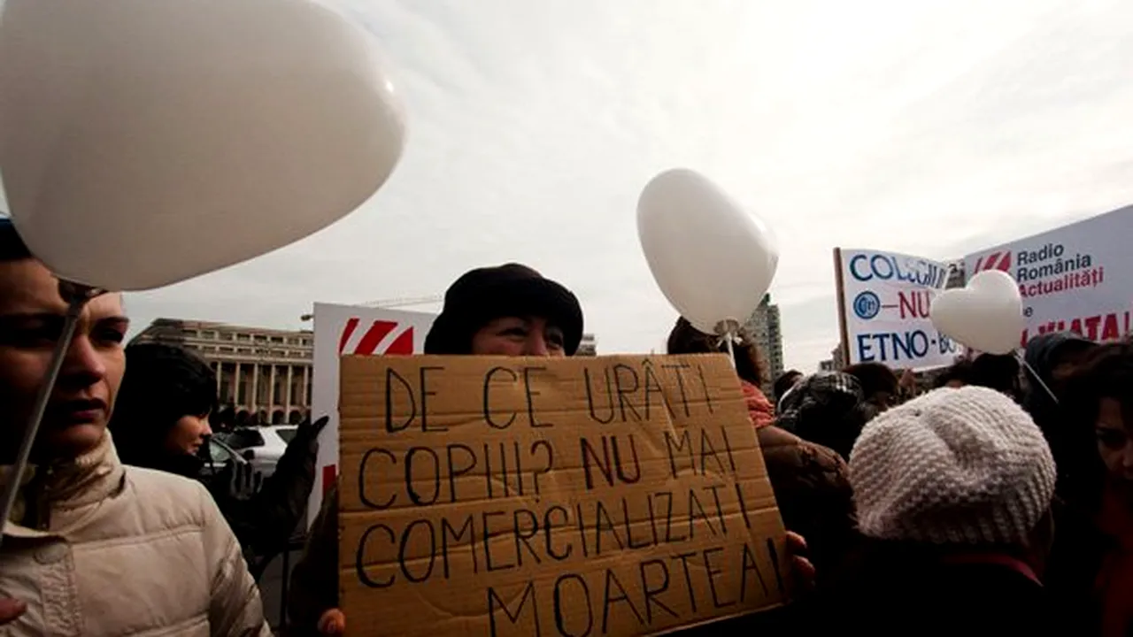 Aproximativ 1.000 de oameni au protestat la Guvern faţă de comercializarea etnobotanicelor - FOTO