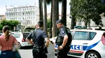 Scandal în Franța. O pensionară de 93 de ani a fost strangulată de un imigrant, agresorul a adormit peste victimă