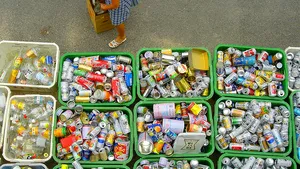 Guvernul suspendă taxa de depozitare a deşeurilor. Cantitatea de gunoaie aruncate ilegal s-a dublat. Se analizează posibilitatea implementării sistemului 