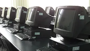 Ministerul Educaţiei, autorizat că cumpere calculatoare pentru studiu individual în liceu