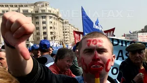 Mitingul din Capitală, anunţat ca o mare manifestaţie, încheiat de sindicalişti prin abandon