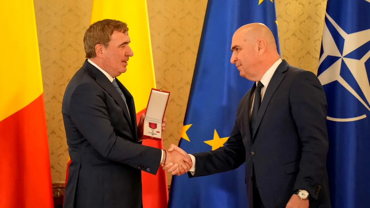 Bolojan, după ce l-a decorat pe Hagi: Celebrăm un fenomen al fotbalului românesc şi internaţional