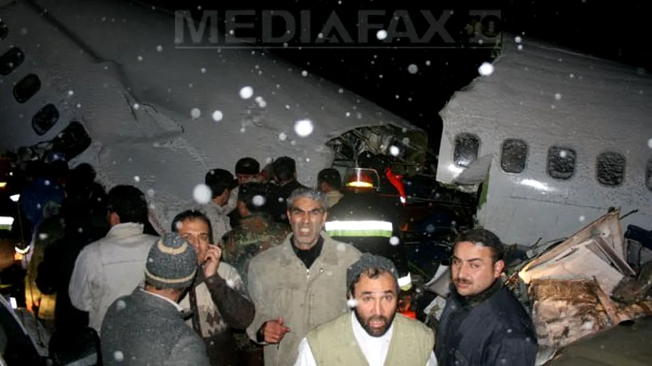 Cel puţin 77 de morţi şi 26 de răniţi în accidentul aviatic din Iran - FOTO