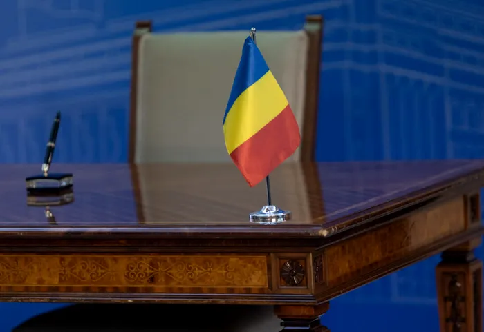 POLITIC Un fost ministru de Finanțe spune că așteaptă să fie sunat pentru a accepta funcția de premier