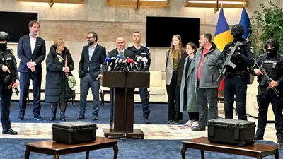 FOTO&VIDEO Coiful de la Coțofenești și brățările dacice au ajuns în țară