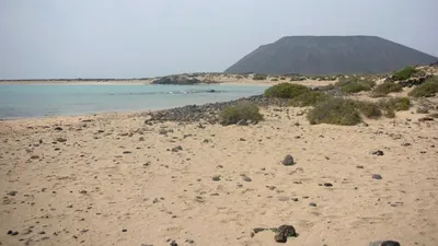 LIFE Insula din Spania unde foarte puțini turiști au voie să intre: plaje virgine și peisaje vulcanice