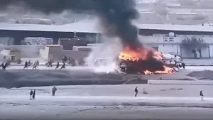 Talibanii au atacat punctele de frontieră ale Pakistanului, dar armata i-a pus pe fugă folosind artileria şi aviaţia