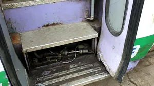 Situaţie ruşinoasă în unul dintre cele mai mari oraşe ale României. Jumătate din tramvaie nu sunt omologate, iar societatea de transport nu are autorizaţii | FOTO