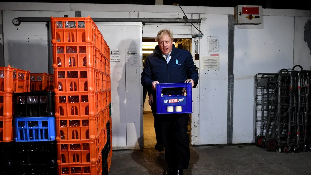 Boris Johnson s-a ascuns într-un frigider ca să scape de un reporter. VIDEO