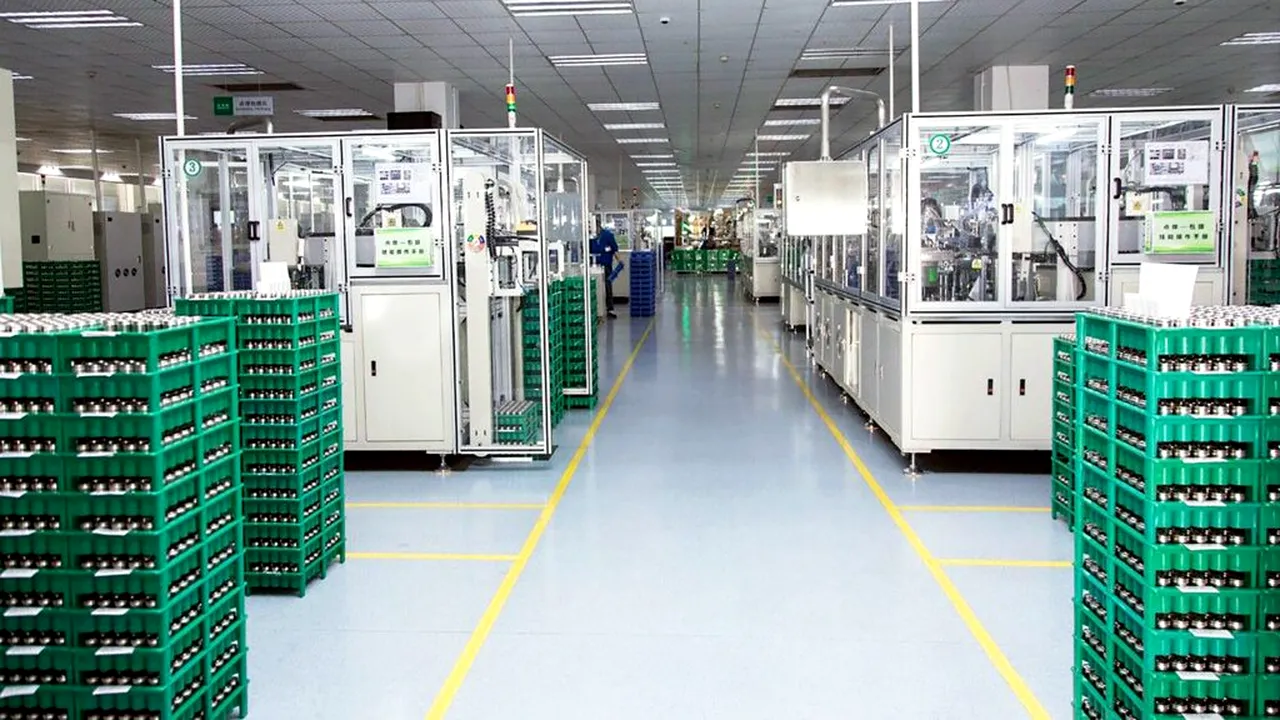 China trimite 2.000 de muncitori în Europa pentru a construi o fabrică de baterii destinate vehiculelor electrice