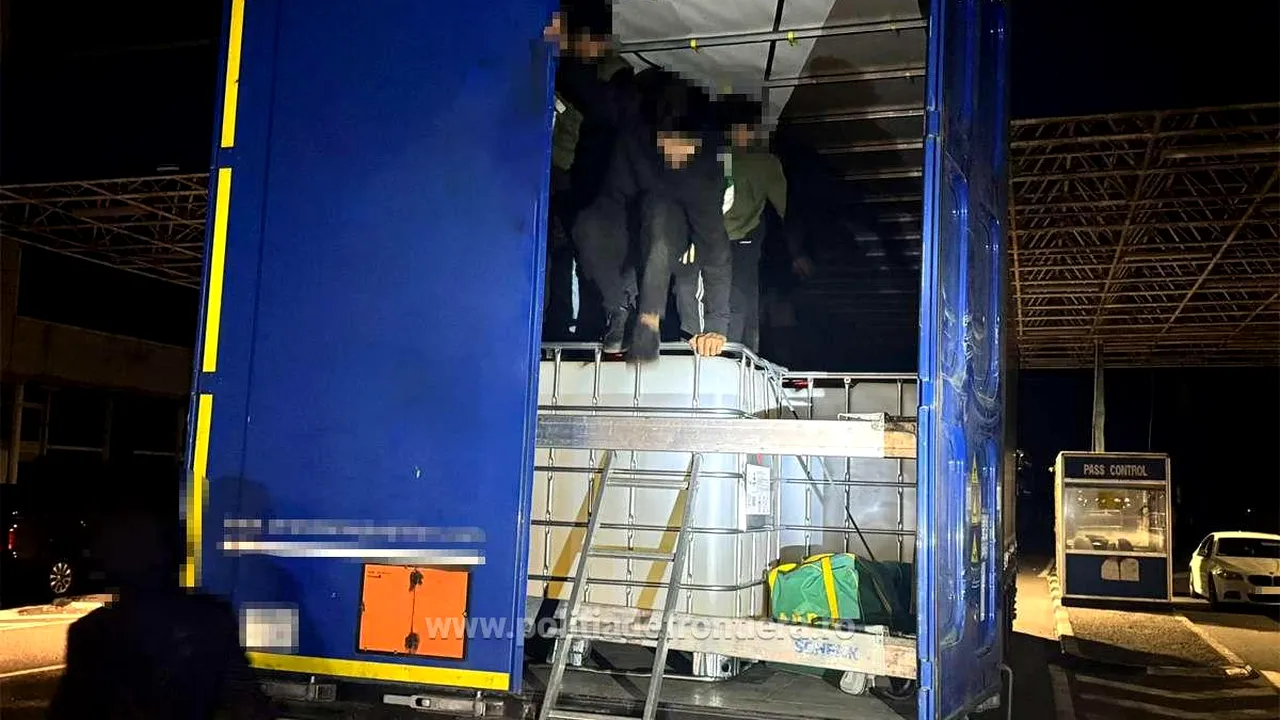 29 de migranţi, ascunşi în remorcile unor camioane, opriţi la frontiera cu Ungaria