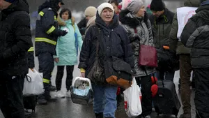 Exodul refugiaţilor a ajuns la peste trei milioane. Ucrainenii care fug din calea războiului se revarsă în ţările vecine 