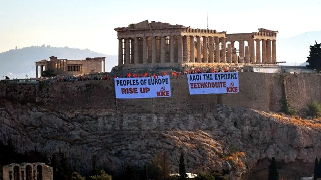 Peste 100.000 de turişti, inclusiv români, afectaţi de greva transportatorilor rutieri greci