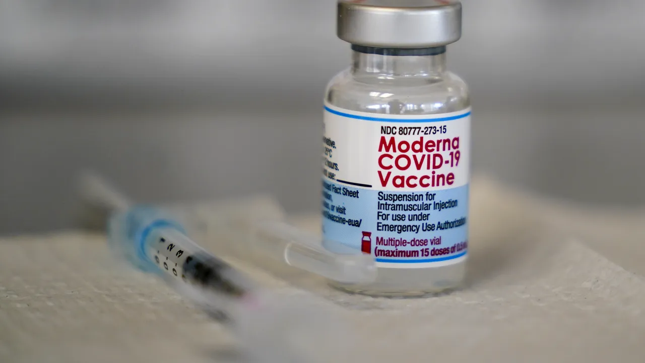 Moderna anunţă că vaccinul COVID actualizat este eficient împotriva variantei noi