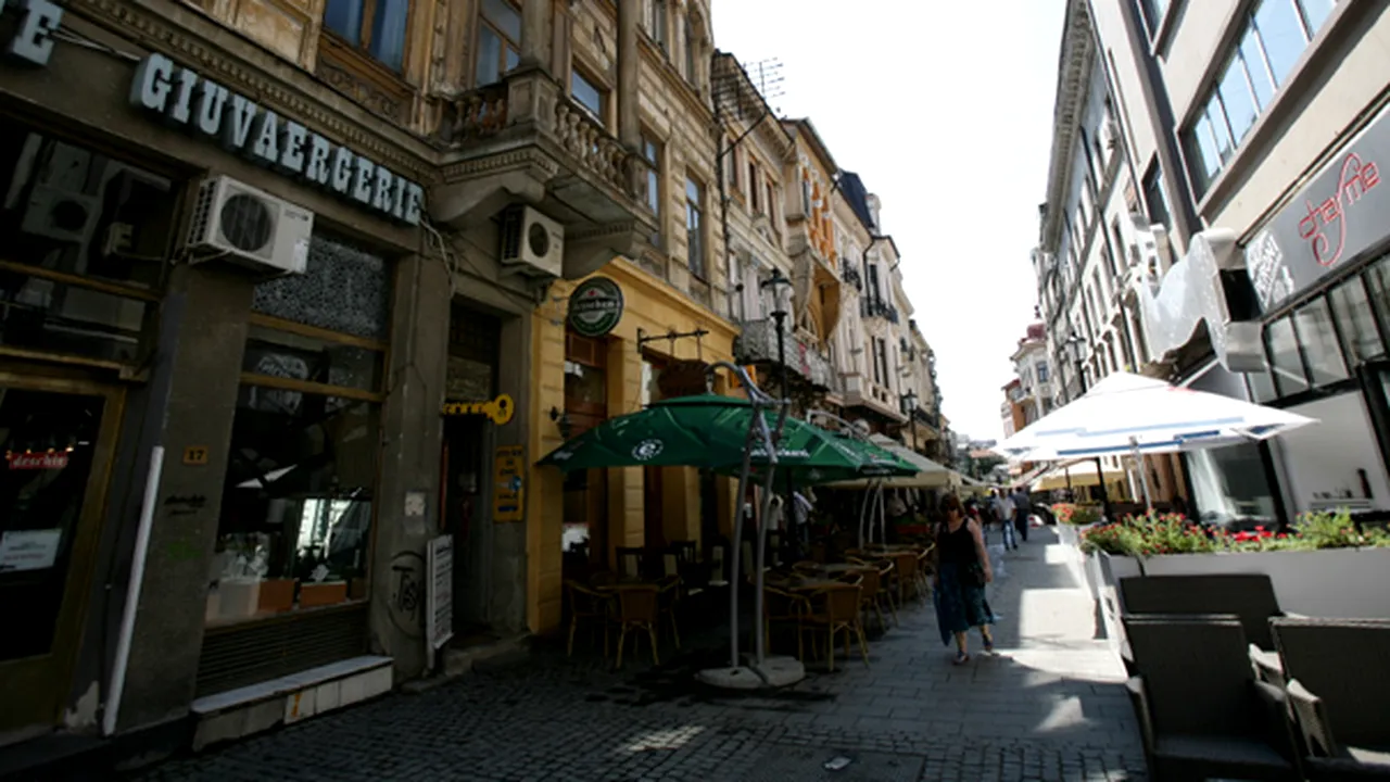 Terasele din Centrul Istoric ar putea fi obligate să aibă mobilier identic. Programul localurilor, discutat de proprietari cu Oprescu