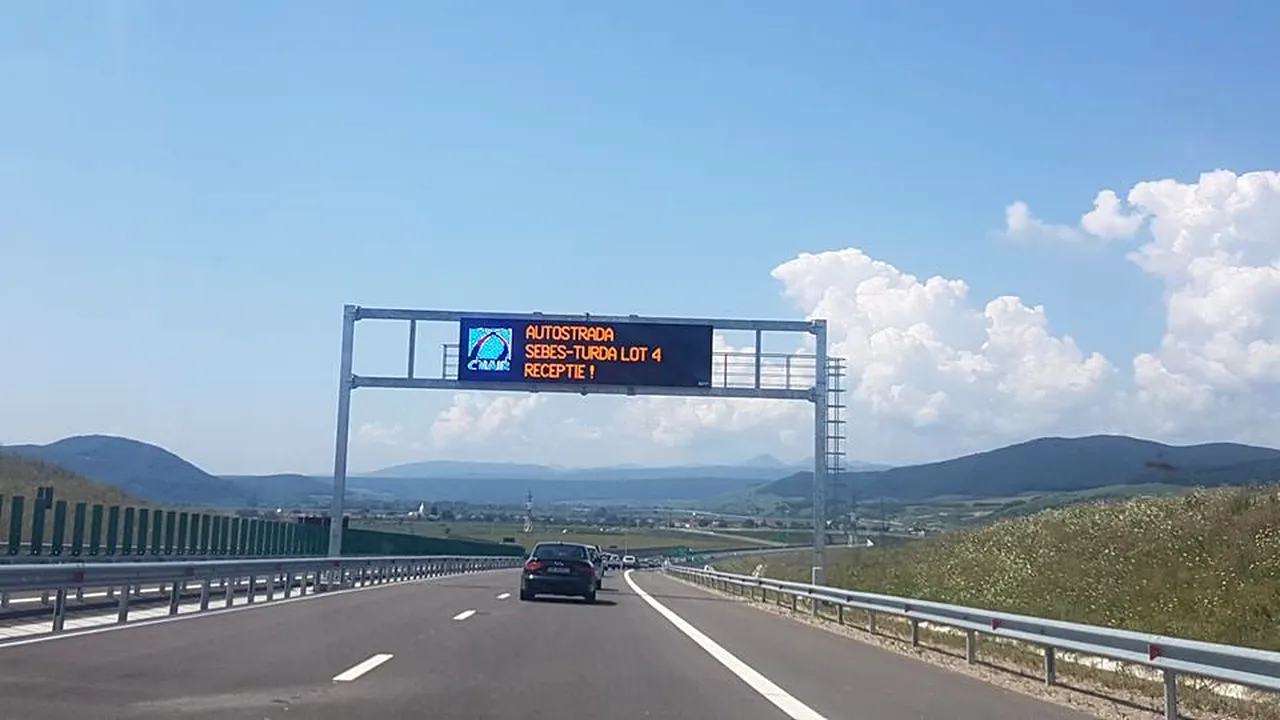 FOTO | Două loturi de AUTOSTRADĂ au fost date în folosinţă. A fost semnată recepţia lucrărilor