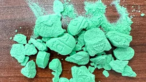 Tânăr srilankez, reținut. Comanda droguri din străinătate pentru a le vinde în România