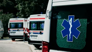 Un pacient a făcut haos la Urgențe. A încercat să lovească o asistentă cu o chiuvetă