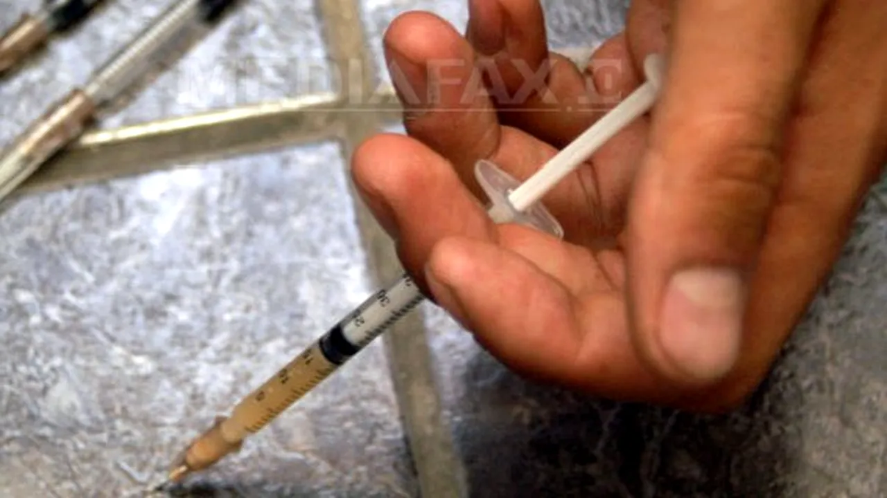 Gruparea formată din oameni fără adăpost de la Gara de Nord vindea cu până la 90 lei doza de droguri