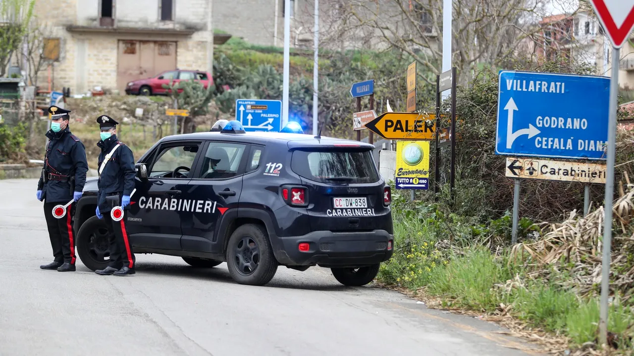 Poliţia supraveghează supermarketurile din Sicilia după ce localnicii au început să jefuiască magazinele din lipsa banilor