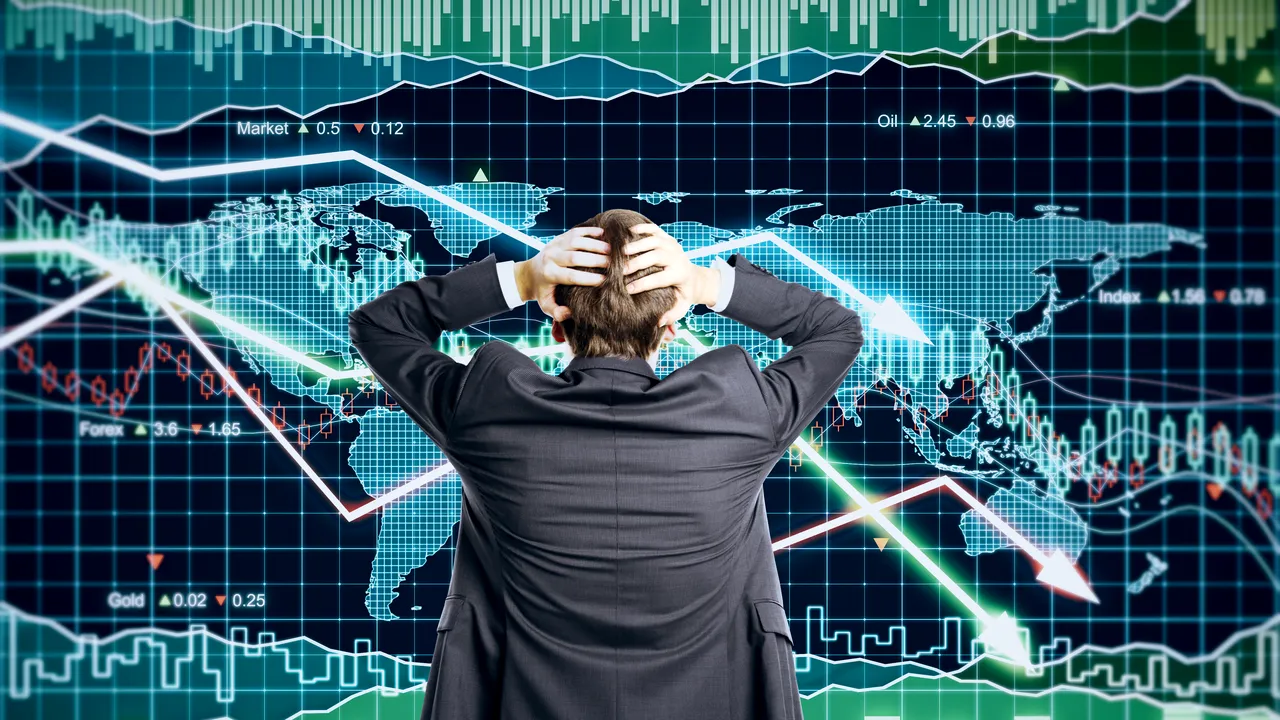 Doi analişti români avertizează că România se va încadra cu dificultate în ţinta de deficit bugetar de 3%