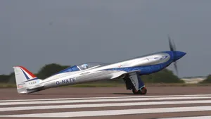 Rolls-Royce a efectuat primul zbor electric. Prototipul s-a menţinut în aer timp de 15 minute
