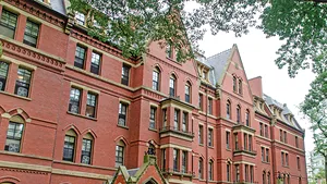 Instanța suspendă interdicția lui Trump privind studenții străini de la Harvard