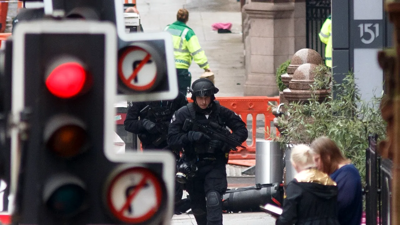 FOTO Atac cu un cuţit în centrul oraşului Glasgow. Cel puţin trei persoane au fost înjunghiate şi au decedat 