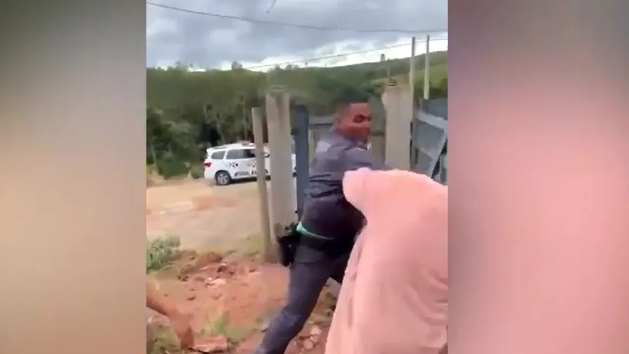 Poliţia braziliană bate ca miliţia: un soldat a doborât o femeie de 80 de ani
