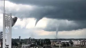 Tornade multiple au lovit în statul american Iowa: Cel puţin 17 persoane au fost rănite, iar mai multe clădiri au fost distruse | VIDEO