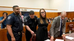 O falsă milionară, care a furat 200.000 de dolari, devine vedetă într-un serial pe Netflix