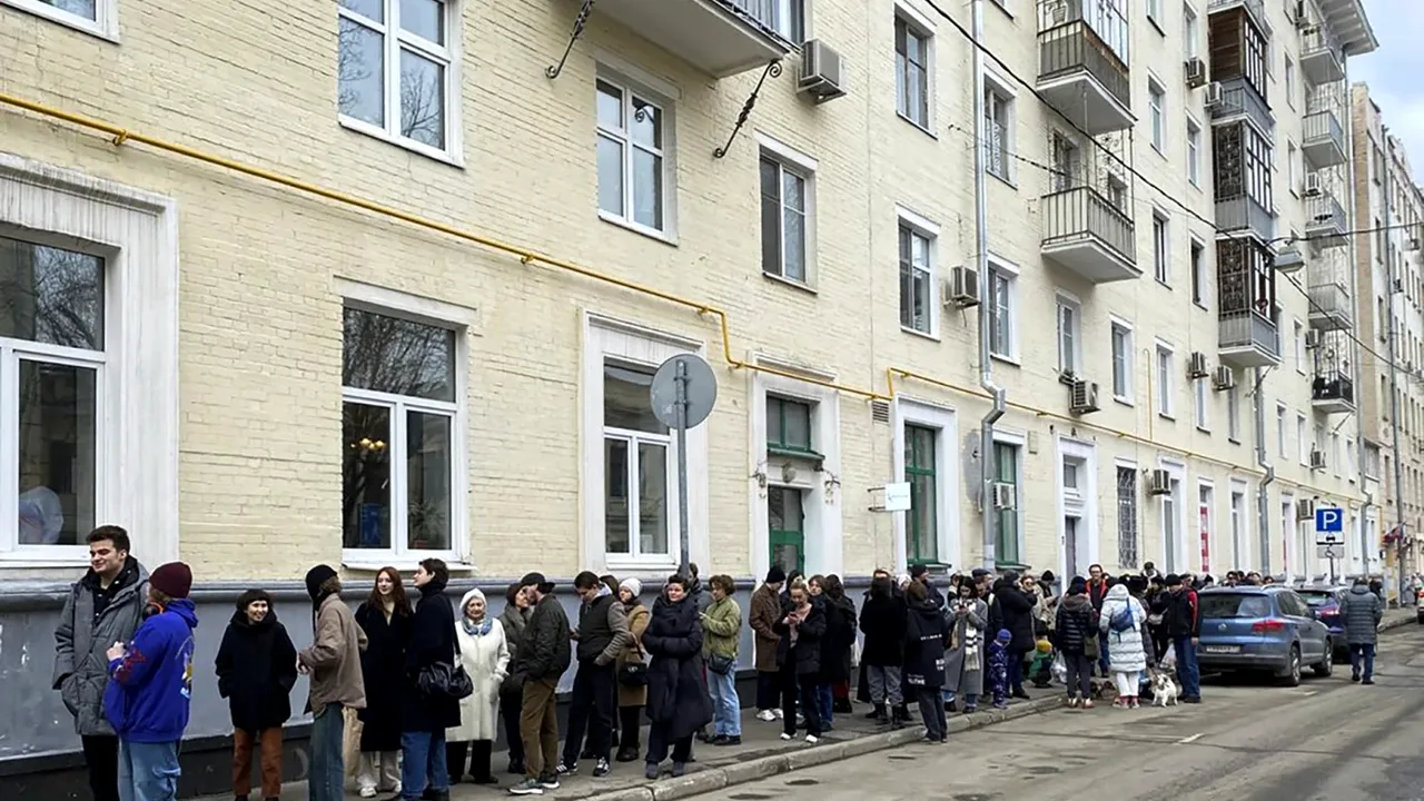 Alegătorii ruşi răspund apelului lui Navalnîi şi protestează împotriva dominaţiei lui Putin