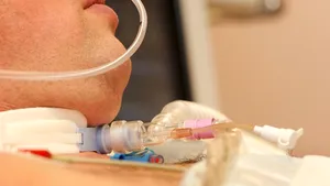 Amenzi de 12.000 de lei la ATI Sibiu, după dezvăluirile privind tratamentul aplicat pacienţilor Covid-19: legarea pacienţilor şi fişa de observaţie, proceduri încălcate